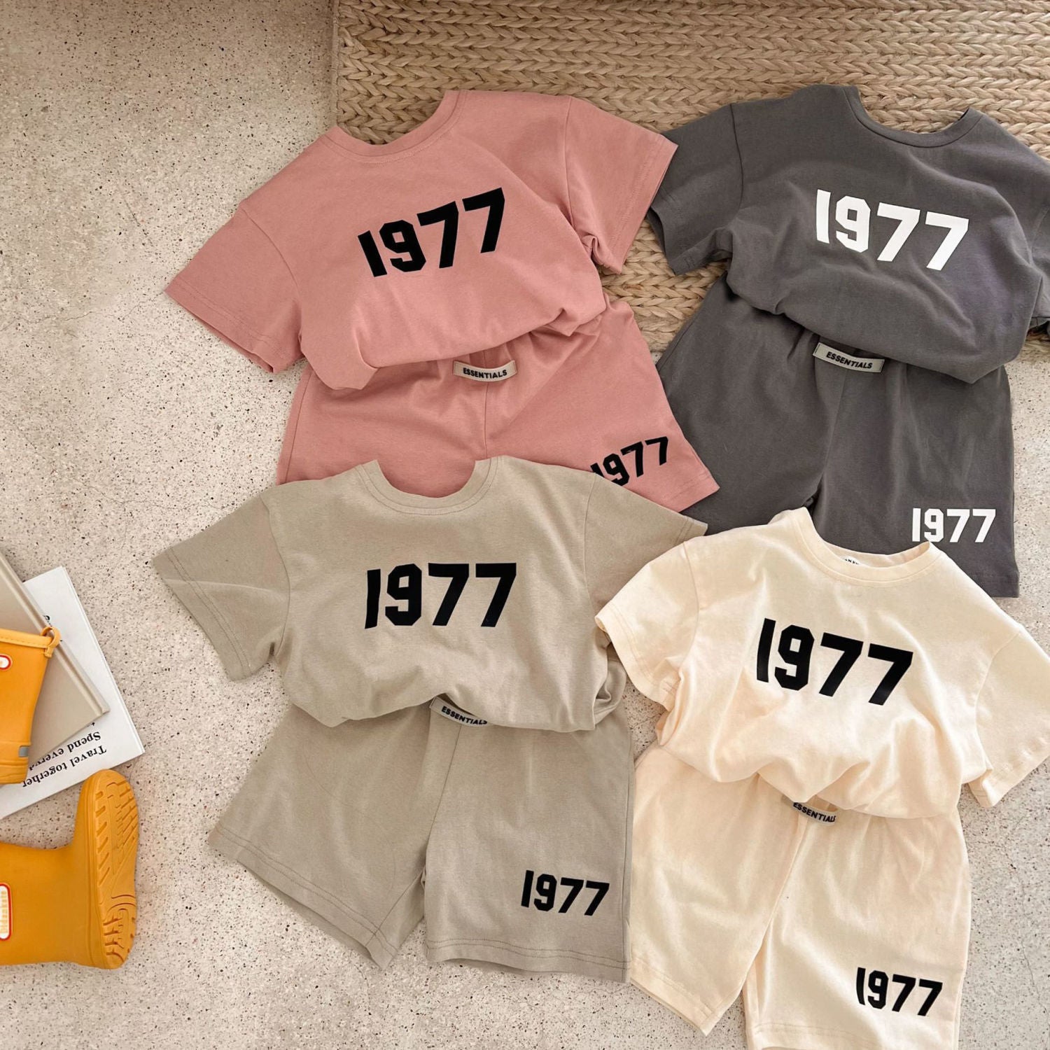 1977 T-shirt and shorts (24M-7T)