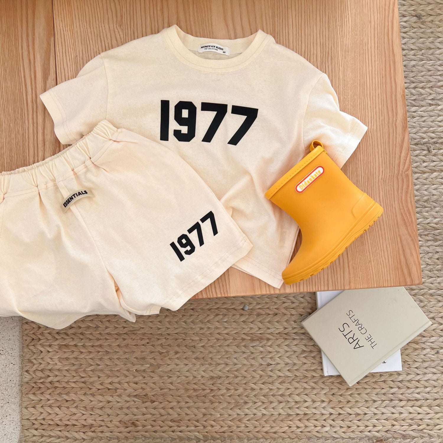 1977 T-shirt and shorts (24M-7T)