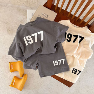 1977 T-shirt and shorts (24M-7T)